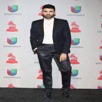 /album/fotogaleria-terror-en-los-latin-grammys-2013-aqui-estan-los-peor-vestidos-de-la-noche/jomari-goyso-gr-jpg/